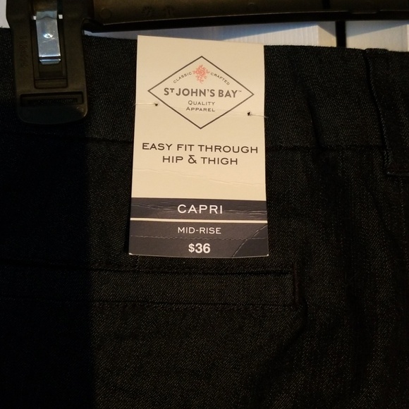 NWT St. John's Bay denim style capris - Picture 2 of 3